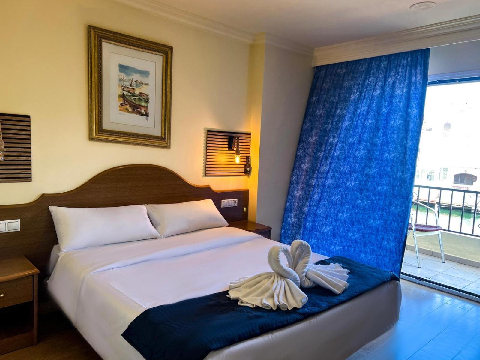 Hotel Portofino By Insidehome Empuriabrava Extérieur photo