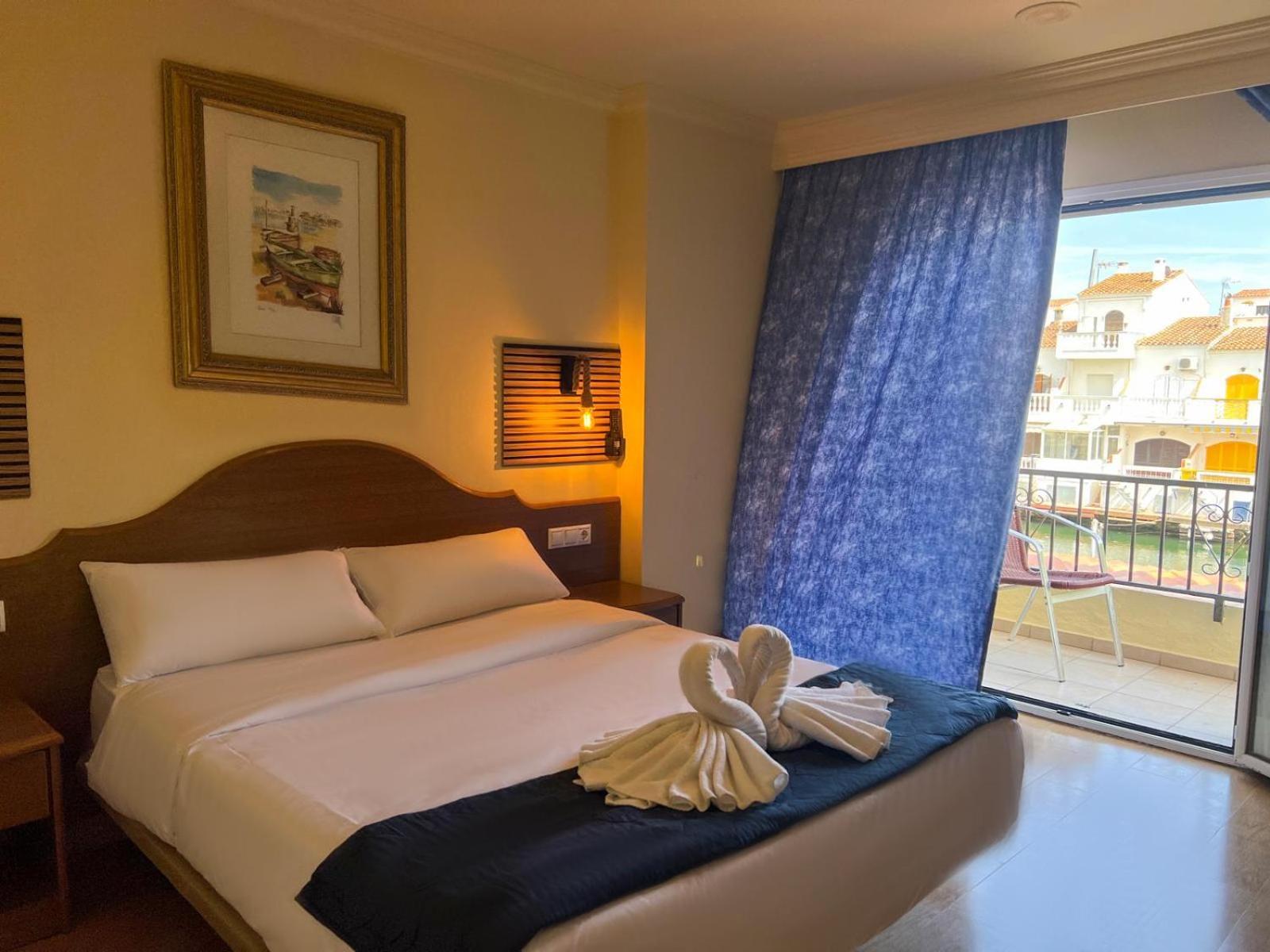 Hotel Portofino By Insidehome Empuriabrava Extérieur photo