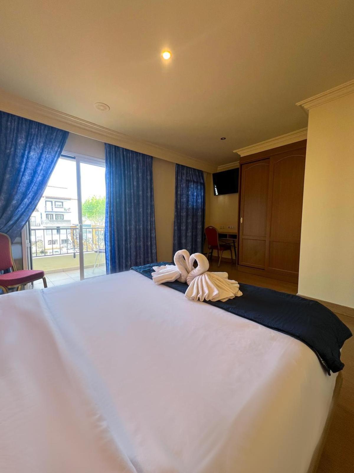 Hotel Portofino By Insidehome Empuriabrava Extérieur photo